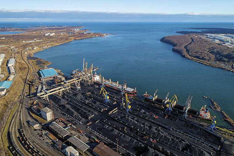 ЮРИЙ СМИТЮК/ТАСС Одна из доминант Транспортной стратегии — ускоренное развитие инфраструктуры морских портов в расчете на увеличение экспорта Россией угля, зерна, удобрений, металлов и расширение транзитных грузовых потоков. Но эта ставка может не сыграть