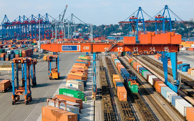  Кратный рост спроса на транзитные железнодорожные перевозки по Транссибирской магистрали спотыкаются о нерасторопность пограничных переходов (на фото: переход на границе ЕС и Белорусии Брест — Малашевичи), которые могут затормозить продвижение грузов на срок до месяца и нивелировать преимущества сухопутной доставки