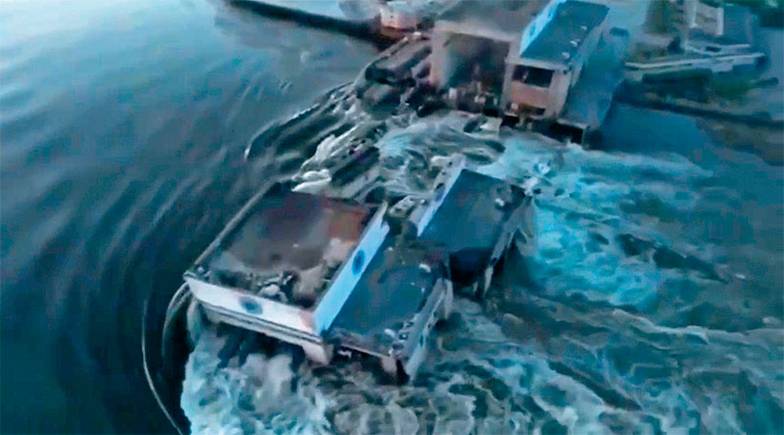 TASS В ночь на 6 июня 2023 года плотина Каховской ГЭС была частично разрушена в результате подрыва. Начался неконтролируемый сброс воды Каховского водохранилища вниз по течению Днепра