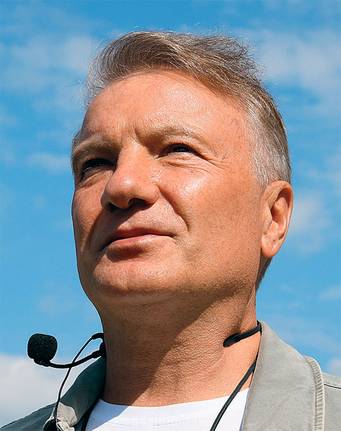 АЛЕКСАНДР РЮМИН/ТАСС Глава Сбера Герман Греф может рассчитывать, что за год Сбербанк получит более триллиона рублей чистой прибыли