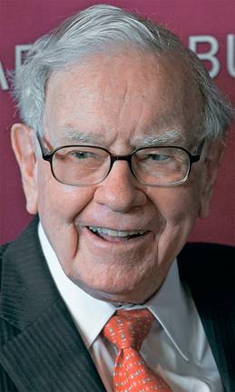 NATI HARNIK/AP/TASS Уоррен Баффет не видит особых возможностей для инвестиций — он выходит в кеш и скупает собственные акции