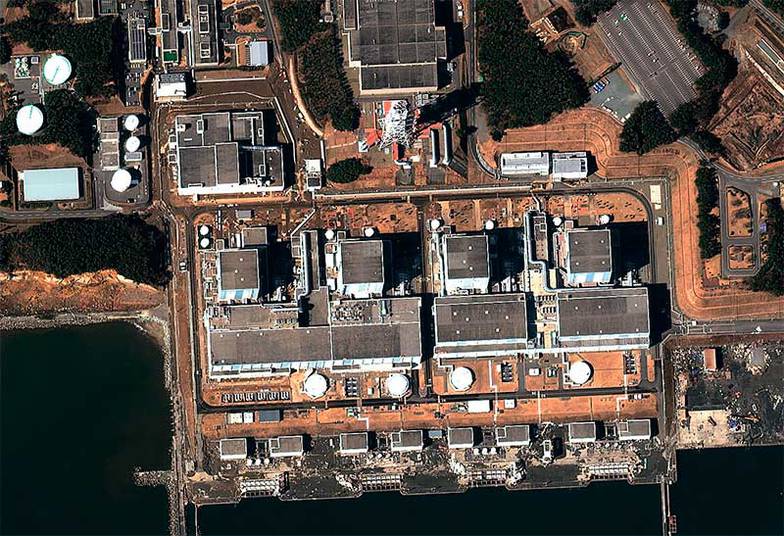 HOTO BY DIGITAL GLOBE VIA ABACAPRESS АЭС «Фукусима-1», Япония. 11 марта 2011 года