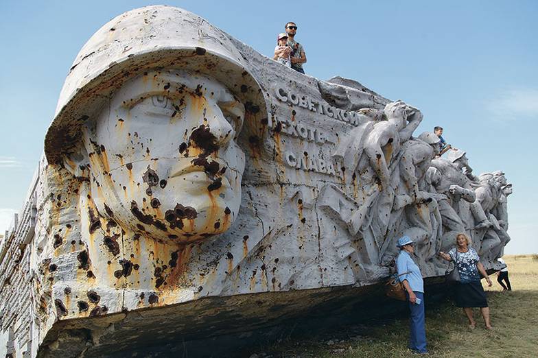 ВАЛЕНТИН СПРИНЧАК/ТАСС Саур-Могила снова оказалась в эпицентре боев на Донбассе летом 2014 года