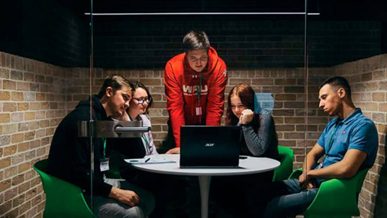 ФОТО ИЗ ЛИЧНОГО АРХИВА АРТЁМА ДЕГТЯРЁВА В 2020 году компания Dunice открыла свою академию, но обучать будущих сотрудников начала значительно раньше