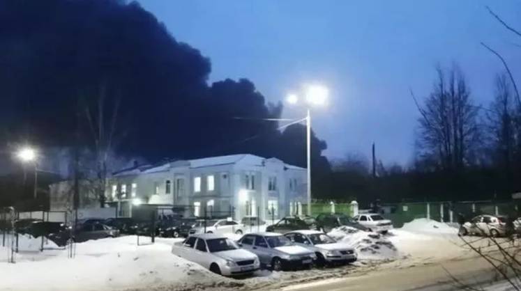 При уничтожении беспилотника ВСУ произошло падение боеприпаса на нефтебазу в Брянской области