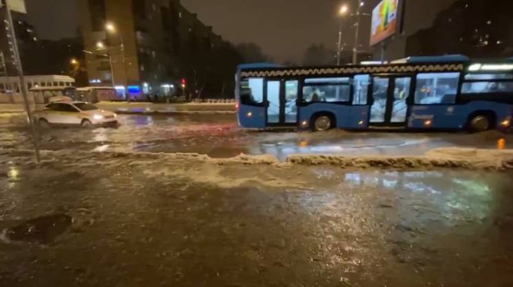 Высота снежного покрова в Москве за сутки сократилась почти вдвое