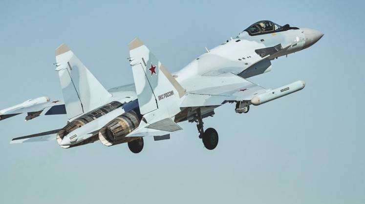 Минобороны РФ получило от «Ростеха» новую партию сверхманевренных истребителей Су-35С