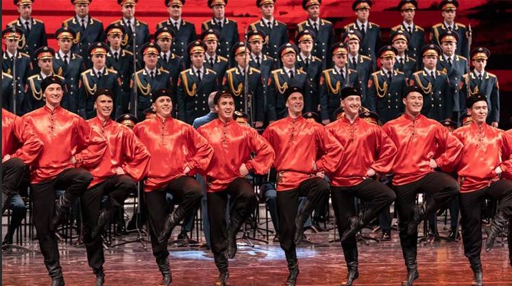 Почему советская песня снова выходит на большую сцену