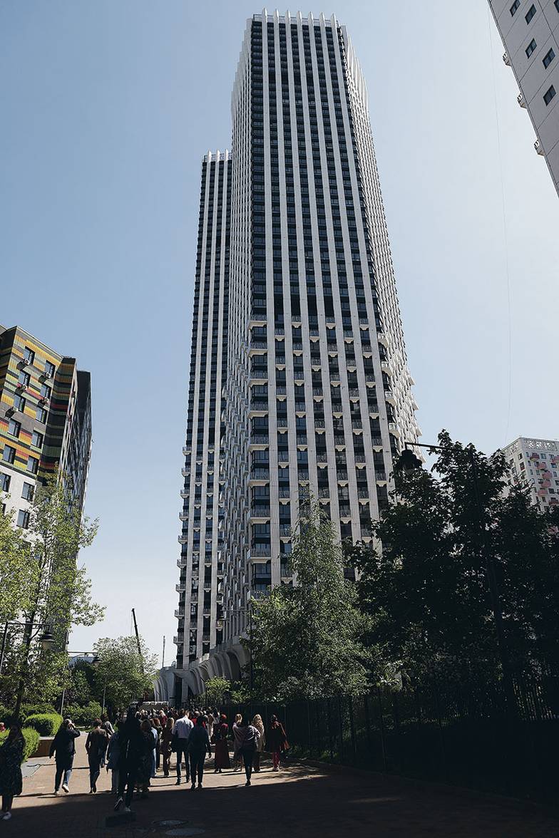 ОЛЕГ СЕРДЕЧНИКОВ За годы реализации проекта этажность домов выросла почти вдвое, в самой высокой башне 58 этажей