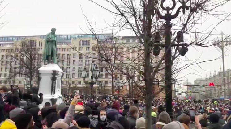 В Москве начались задержания участников митинга сторонников Навального