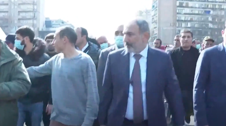 Пашинян вместе со сторонниками провел шествие в Ереване