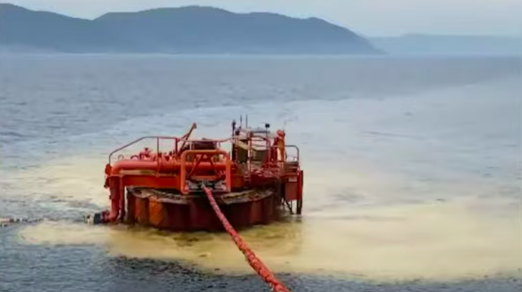 Площадь нефтяного пятна возле Новороссийска выросла до 80 кв. км