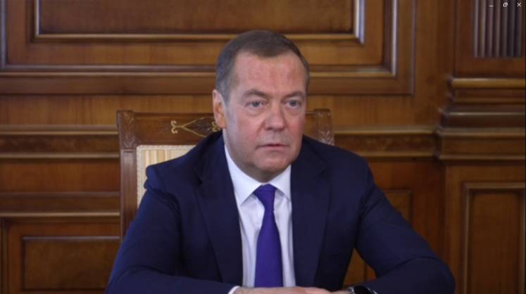 Медведев заявил, что арест Путина по решению МУС был бы равносилен объявлению войны России