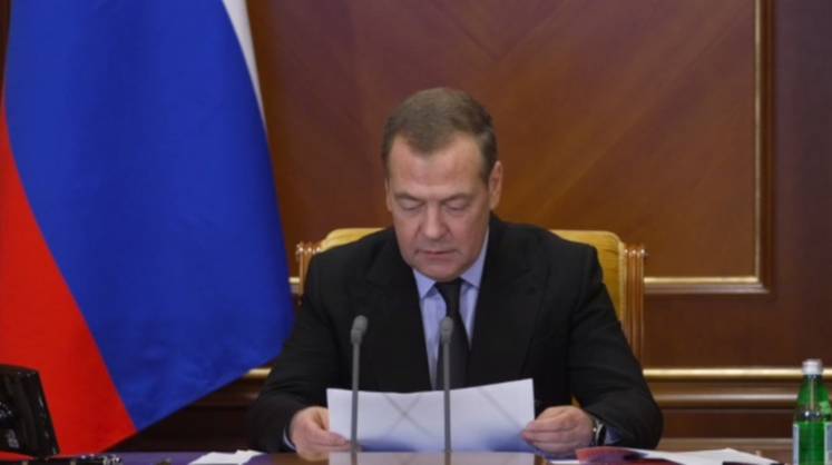 В Кремле назвали обоснованным обращение Медведева к опыту Сталина по требованиям к ОПК