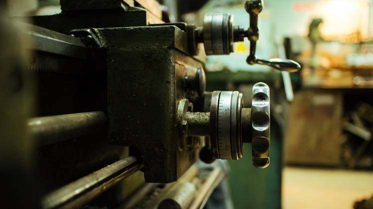 В России дефицит технических рабочих кадров