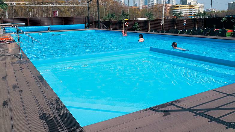 ОЛЕГ СЕРДЕЧНИКОВ Бассейн под открытым небом — магнит для посещения терм летом