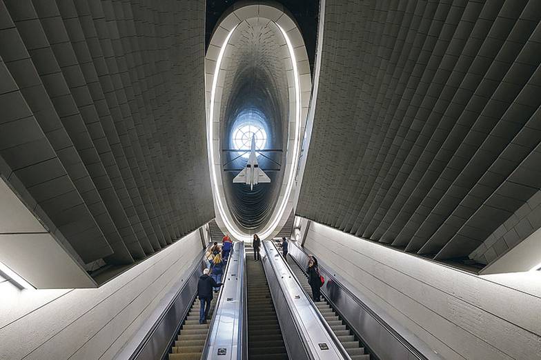 АЛЕКСАНДР ЩЕРБАК/ТАСС Станцию метро «Пыхтино» украсили моделью первого в мире сверхзвукового пассажирского самолета Ту-144, разработанного в КБ Туполева