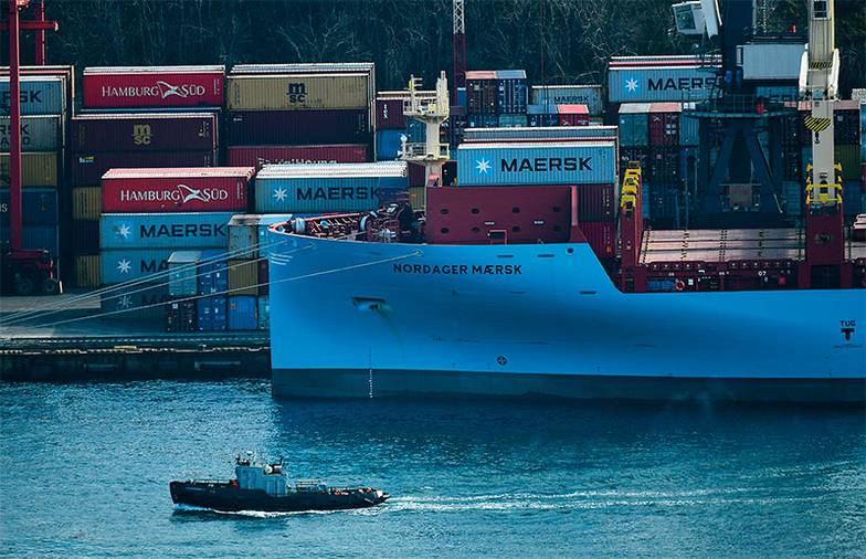 TASS Раньше основным путем доставки товарных грузов в Россию был порт Санкт- Петербурга, куда шли фидерные (меньшие по грузоподъемности) суда из Европы