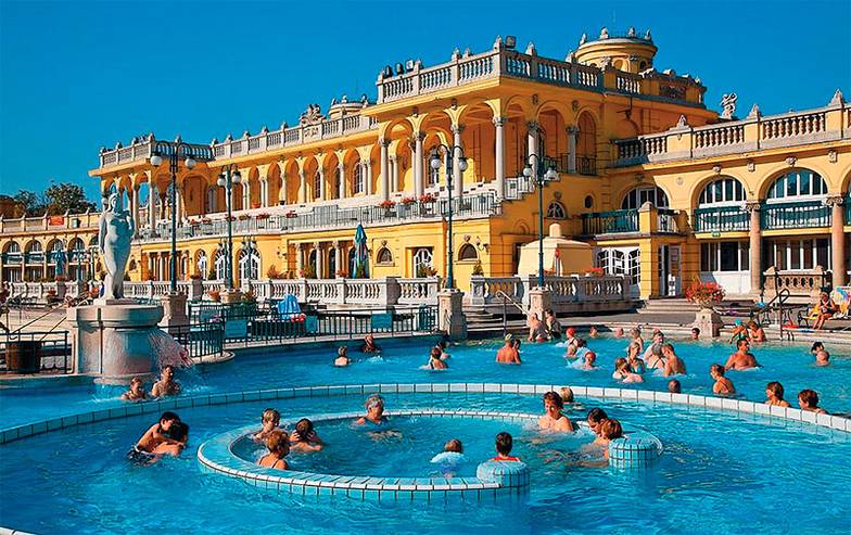  Купальня Сеченье в Будапеште — это самый большой банный комплекс в Европе. Содержит три внешних и пятнадцать закрытых бассейнов, а также десять бань