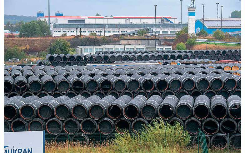 STEFAN SAUER/DPA Обетонированные трубы для «Северного потока-2» в немецком порту Мукран