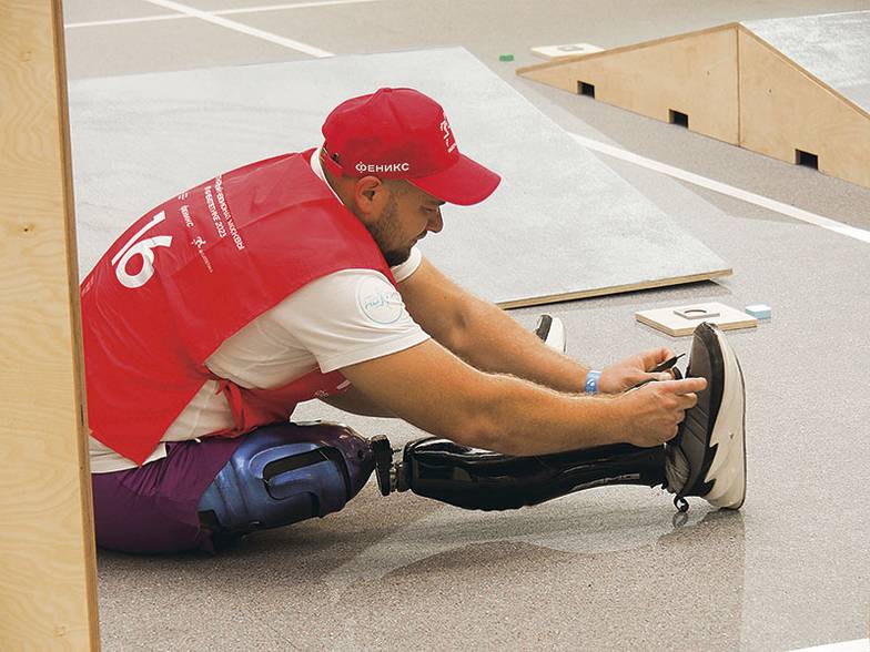 ОЛЕГ СЕРДЕЧНИКОВ Огромное число людей после ампутации ноги стали вести более активный образ жизни — сноуборд, парашют, марафоны
