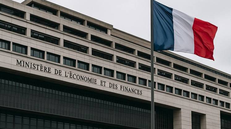 Францию вновь предупредили: госдолг и политика тянут экономику вниз Францию вновь предупредили: госдолг и политика тянут экономику вниз