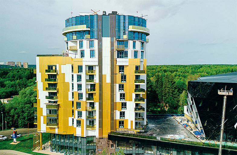  Доминанту облика «дома Юдашкина» при проектировании определили как «белое золото»