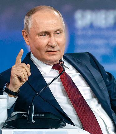 СЕРГЕЙ БОБЫЛЕВ/ТАСС Владимир Путин призвал переходить к суверенной экономике, экономике предложения, самим форми- ровать спрос