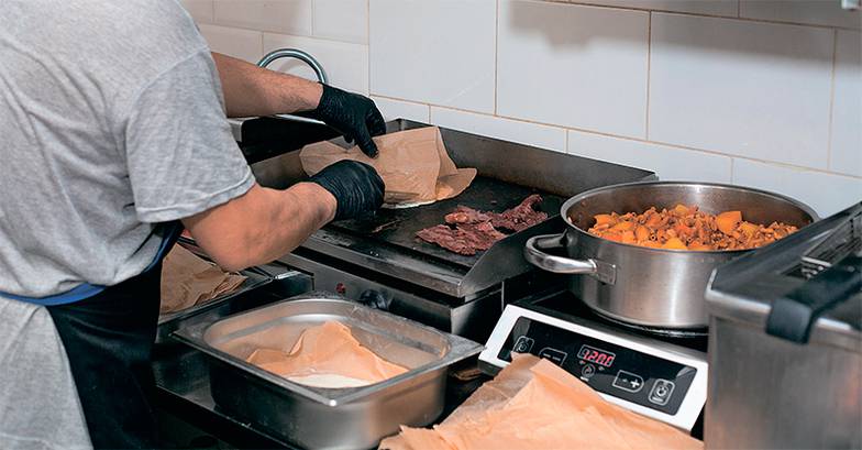 ОЛЕГ СЕРДЕЧНИКОВ Хорошо организованная кухня — обязательное условие для того, чтобы бизнес на еде был интересен инвесторам