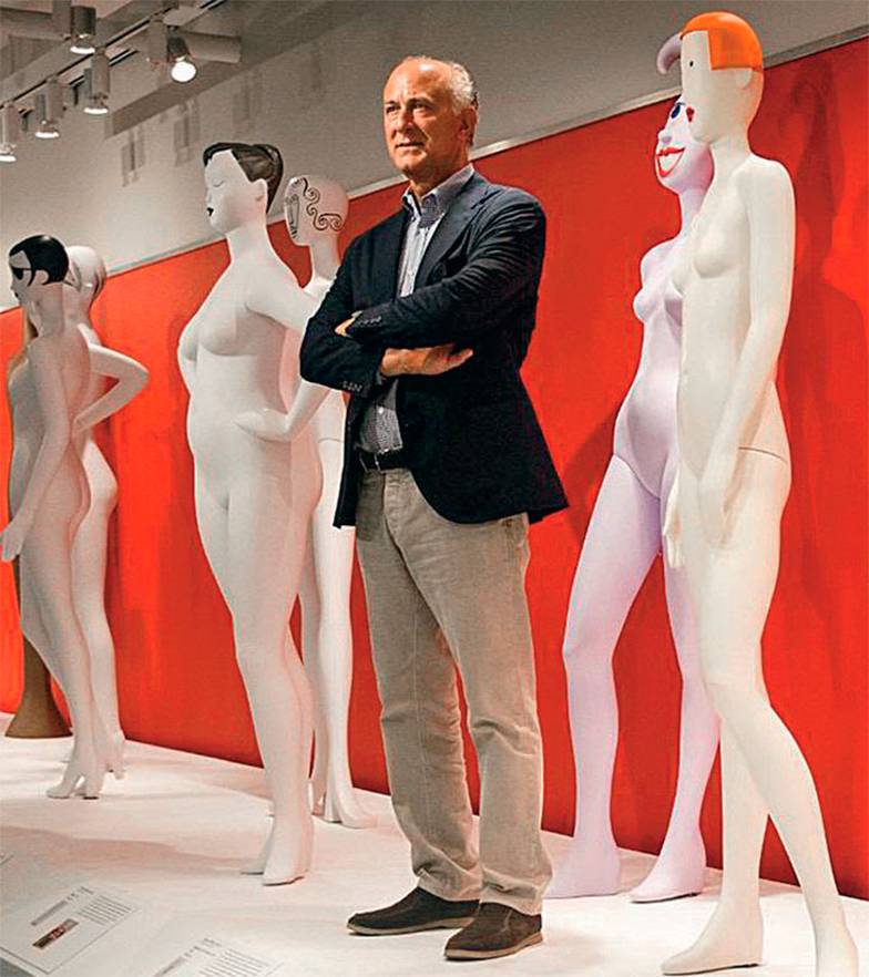 ОЛЕГ СЕРДЕЧНИКОВ Создатель манекенов Ральф Пуччи на открытии выставки «Модные тела: искусство, бизнес и политика манекенов»