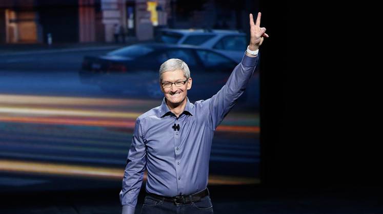 Руководитель Apple получил премии почти на миллиард долларов