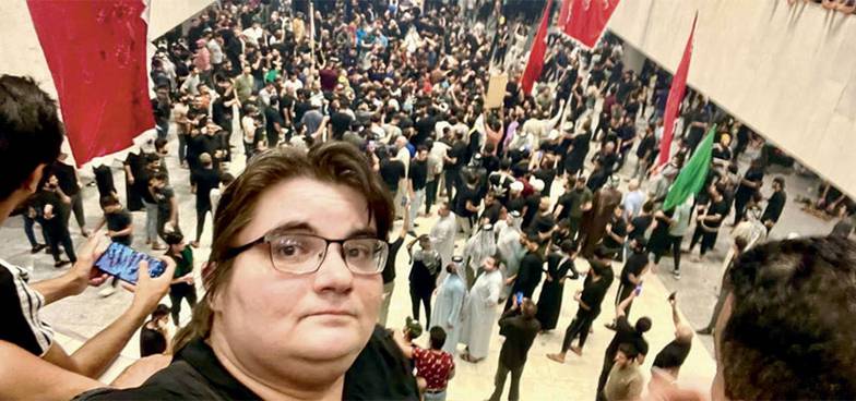 ПРЕДОСТАВЛЕНО АВТОРОМ Внутри захваченного протестующими здания иракского парламента, Багдад, ночь с 31 июля на 1 августа 2022 года