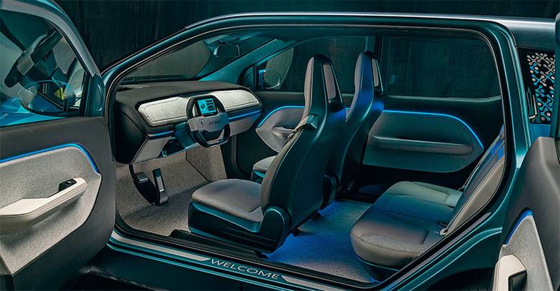  Двери-распашонки вкупе с высоким (и почти без порогов) полом позволяют свободно заходить в машину. Что отнюдь не мелочь при частом входе-выходе в городе