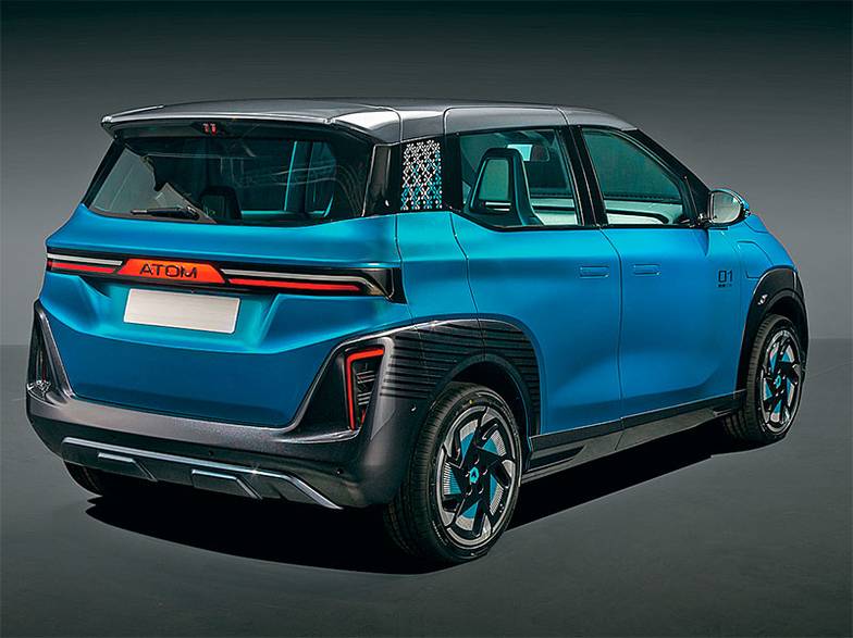  С «хвоста» машина смотрится даже интереснее, чем сбоку, а тем более спереди. Но тоже «новый интернационал», он же Asitalia