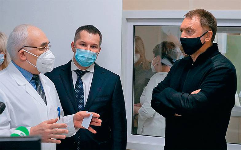  Промышленник и меценат Олега Дерипаска на открытии медицинского центра для пациентов с внебольничной пневмонией