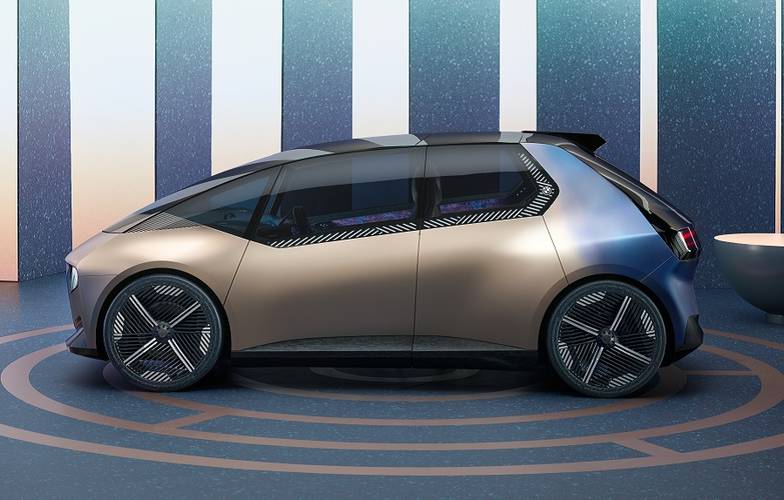  BMW i Vision Circular — взгляд баварцев на автомобили завтрашнего дня. Заметно несогласие с доминантой кроссоверного форм-фактора в пользу почти забытого микровэна  — но не с почти уже аксиомой, что машина должна быть высокой и с «вертикальной» эргономикой, как это было до 60-х