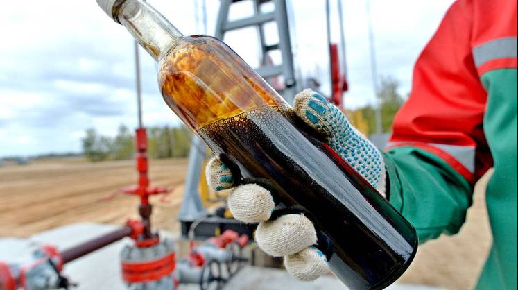 Саудовская Аравия намерена поднять цены на нефть для США и Европы