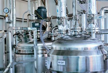  «Сердце» нового производства «Активного ком- понента»: цех химического синтеза субстанций превращает простые молекулы в сложные