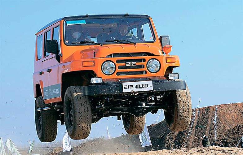  BAW BJ212 Sniper с 212-сильным 2,4-литровым турбомотором Mitsubishi — китайская альтернатива обоим «козлам», старому и относительно молодому одновременно