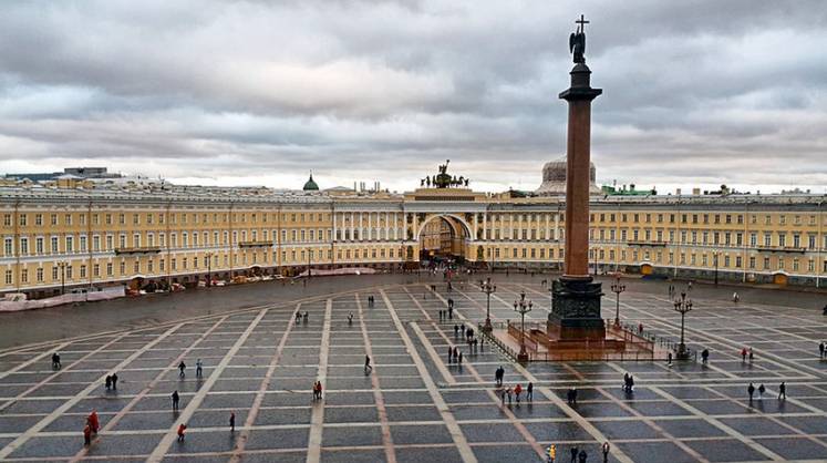 В Петербурге ввели масочный режим в соцучреждениях и приостановили плановую госпитализацию детей