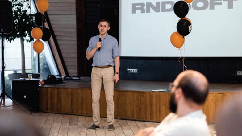  Заказная разработка — это то, с чего  нужно начинать, потому что это проще,  но стратегия у нас  продуктовая