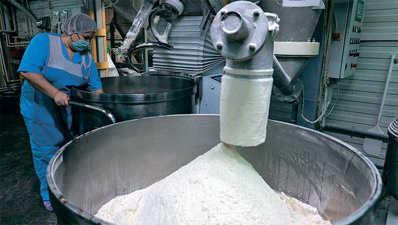 АЛЕКСАНДР РЮМИН/ТАСС Производители муки рады низким ценам на пшеницу, однако аномально низкие цены им тоже не выгодны: в долгосрочной перспективе это приводит к снижению качества зерна