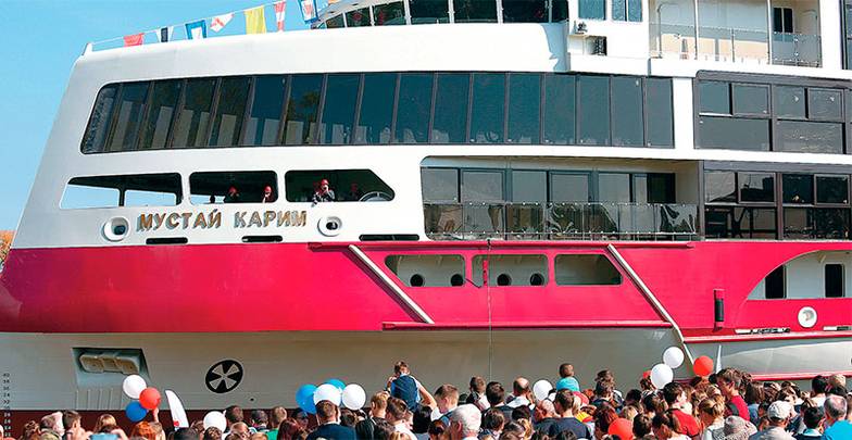 МИХАИЛ СОЛУНИН/ТАСС «Мустай Карим» — пассажирский круизный теплоход класса «река — море»