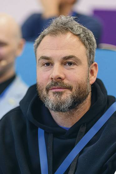 «Самолет» Генеральный директор ГК «Самолет» Антон Елистратов, как всегда, соответствует фирменному дресс- коду — одет в худи