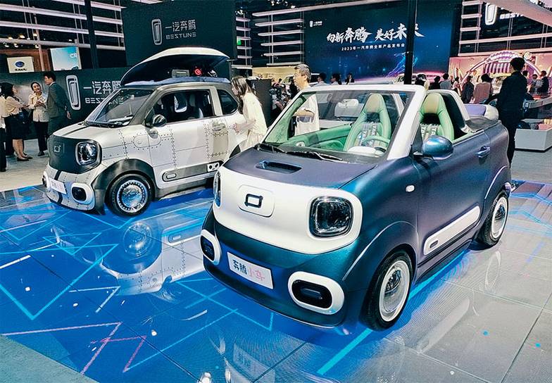 Алексей Грамматчиков В этот раз на выставке было особенно много небольших городских электрических ситикаров по цене до 10 тыс. долларов. На фото: новая оригинальная серия таких машинок от FAW