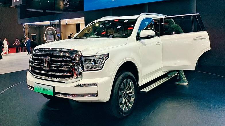 Алексей Грамматчиков Большой внедорожник Tank 500 Hi4-T в новом гибридном исполнении может проехать 100 км на электричестве, далее подключается двухлитровый мотор с 252 л. с. Есть вероятность, что такая модификация появится и в России