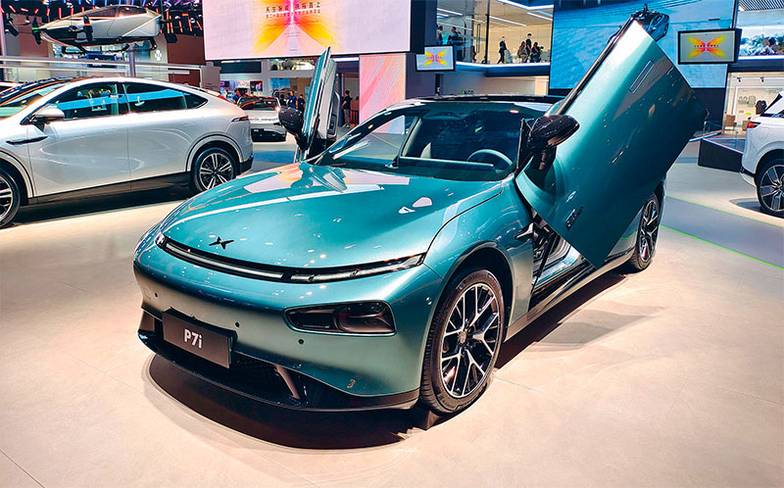 Алексей Грамматчиков Новый стильный электрический седан Xpeng P7i получил продвинутую электронику: в частности, это система беспилотного управления XNGP, которая использует 31 датчик и программную архитектуру XNet, основанную на саморазвивающемся искусственном интеллекте