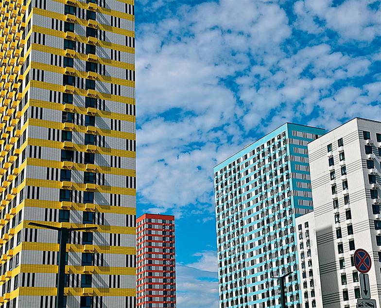 ВЛАДИМИР БАРАНОВ/ТАСС После повышения ставок спрос должен был почти полностью переместиться на рынок новостроек, где еще действуют льготные программы ипотеки