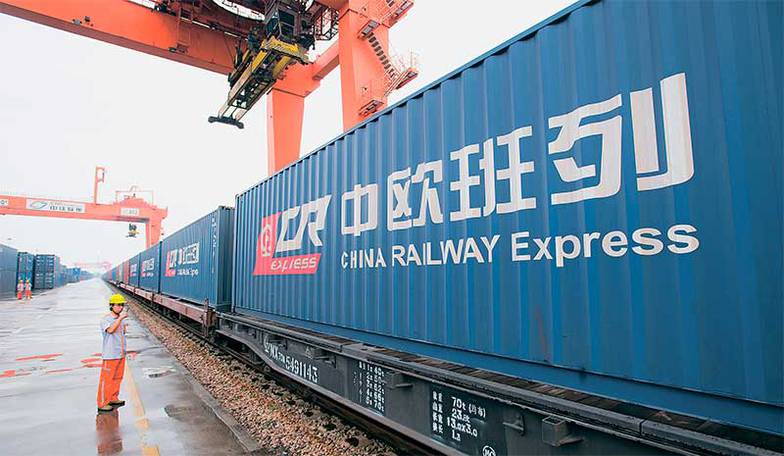 XINHUA Альтернативой доставок международных грузов в Россию могут быть услуги китайских транспортных компаний, активность которых уже повысилась на российском рынке. Например, набирающая обороты китайская COSCO уже занимает 13% мировых морских контейнерных перевозок