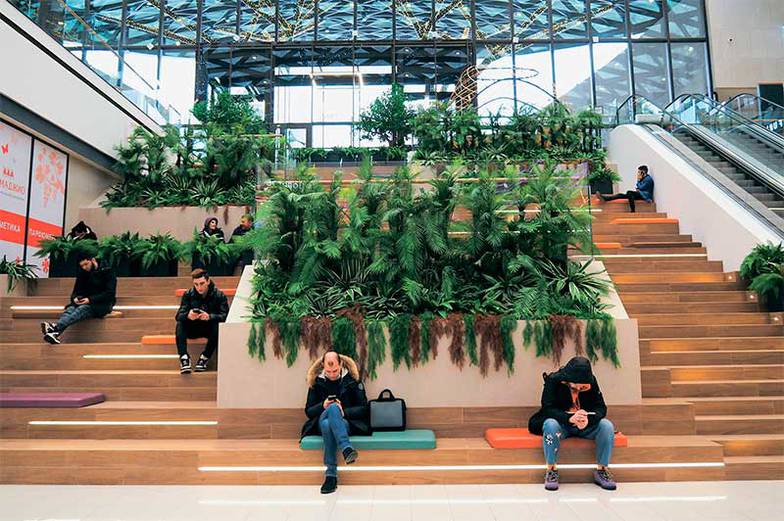  «Зеленый» амфитеатр, где можно посидеть, — одна из особенностей «Павелецкой плаза»